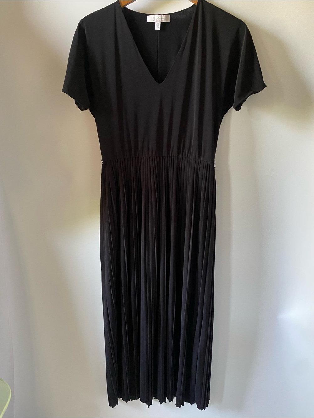 Max Mara Leisure Black Pleated V-Neck Midi Dress Size Medium